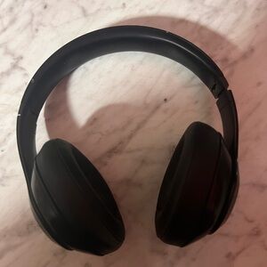 Black Beats studio 3